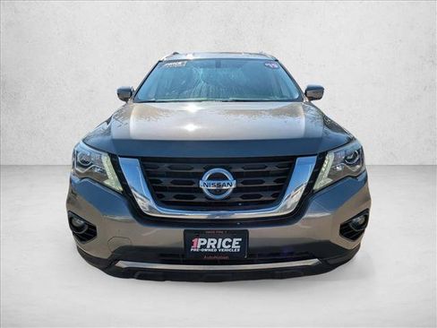 Used 2019 Nissan Pathfinder SL image 2