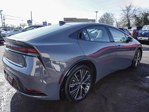 Used 2024 Toyota Prius XLE image 6