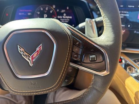 Used 2022 Chevrolet Corvette Stingray Premium Conv w/ Z51 Performance Package RWD image 21
