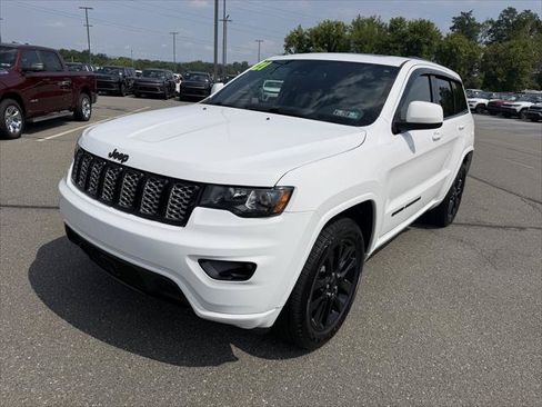 Certified 2021 Jeep Grand Cherokee Laredo X AWD/4WD image 1