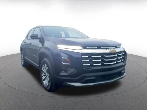 Used 2025 Chevrolet Equinox LT image 3