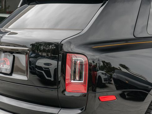 Used 2023 Rolls-Royce Cullinan Black Badge w/ Leather Finishing Pack image 34