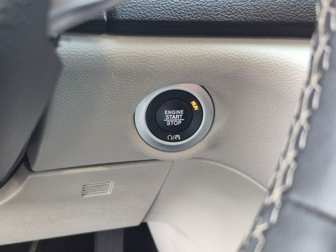 Used 2024 Chrysler Pacifica Touring-L FWD image 20