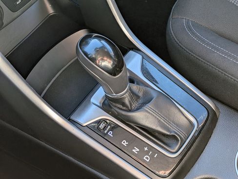 Used 2017 Hyundai Elantra GT image 23