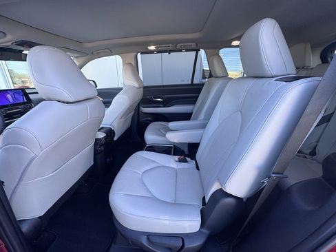Used 2024 Toyota Grand Highlander Limited image 15