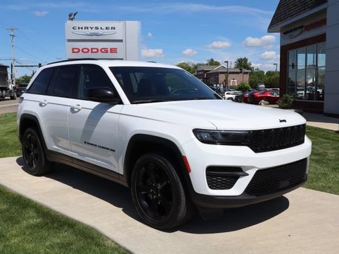 Certified 2023 Jeep Grand Cherokee Altitude AWD/4WD image 3