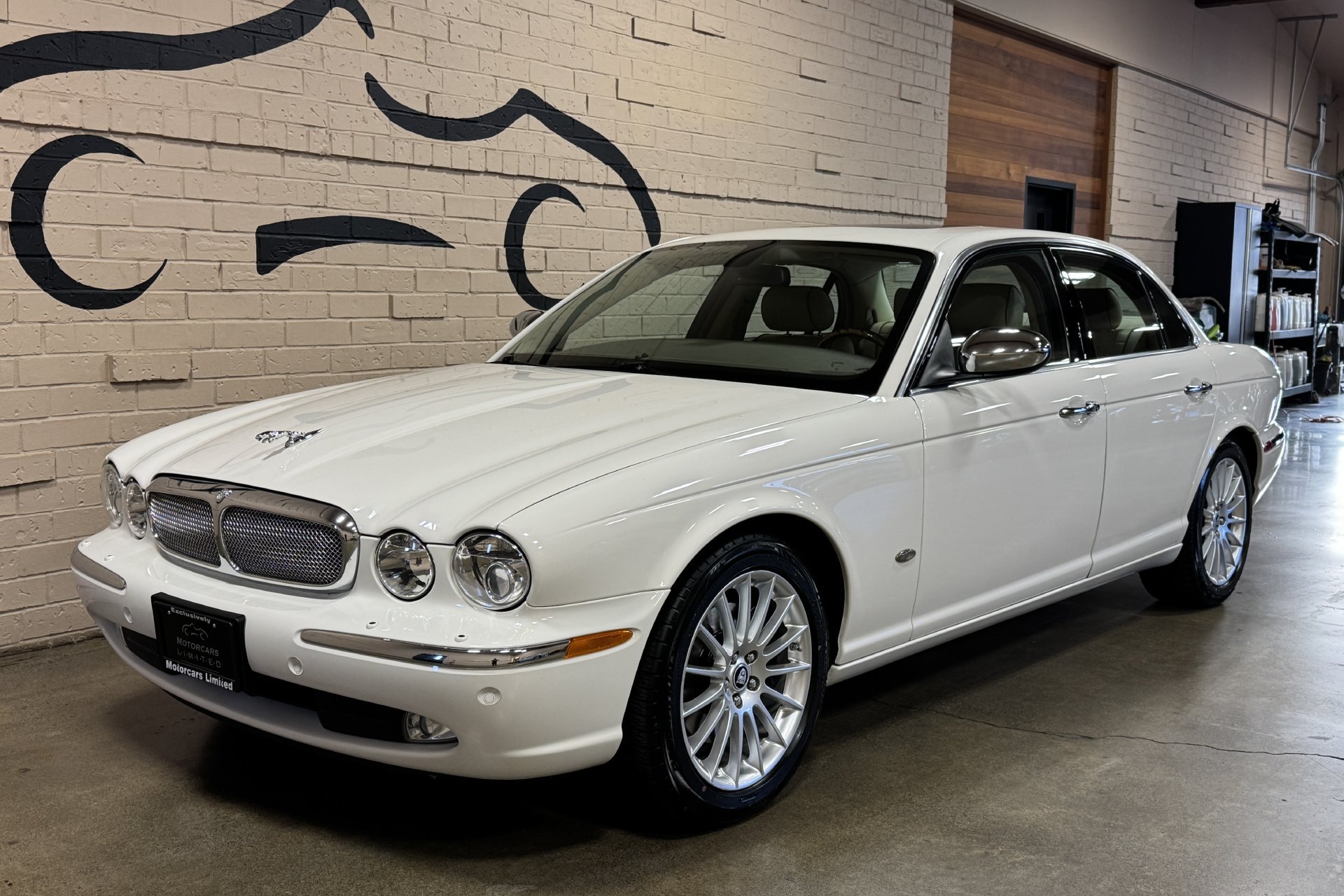 Used 2007 Jaguar XJ8 RWD image 13