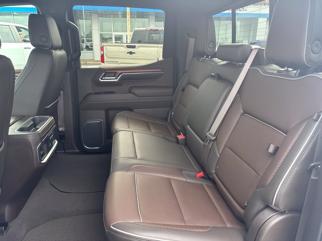 Used 2023 GMC Sierra 1500 Denali w/ Technology Package AWD/4WD image 7