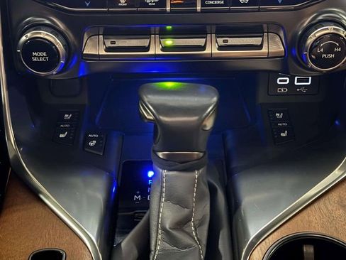 Used 2023 Lexus LX 600 4WD w/ Luxury Package image 21