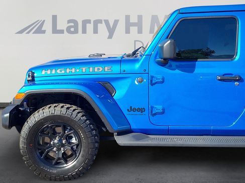 New 2025 Jeep Gladiator High Tide image 2