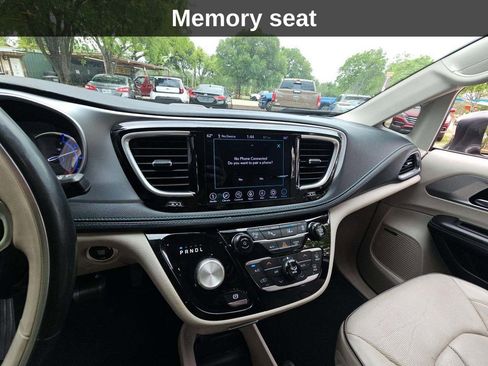 Used 2020 Chrysler Pacifica Limited w/ Advanced Safetytec Group FWD image 15