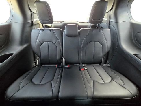 New 2026 Chrysler Pacifica Select AWD/4WD image 28