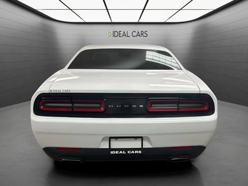 Used 2017 Dodge Challenger SXT RWD image 6