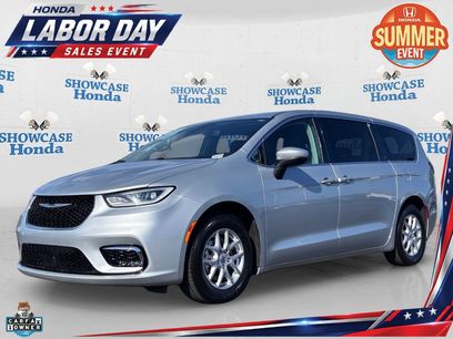 Used 2023 Chrysler Pacifica Touring-L