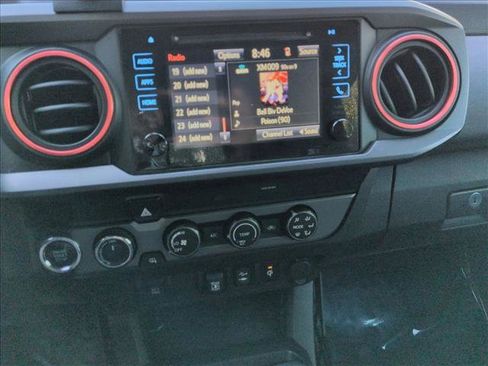 Used 2019 Toyota Tacoma TRD Off-Road image 12