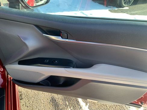 Used 2018 Toyota Camry SE image 21