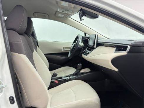 Used 2021 Toyota Corolla LE FWD image 18