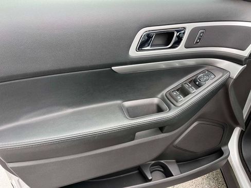 Used 2014 Ford Explorer XLT w/ Equipment Group 202A FWD image 24