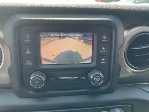 Used 2020 Jeep Wrangler Sport AWD/4WD image 21