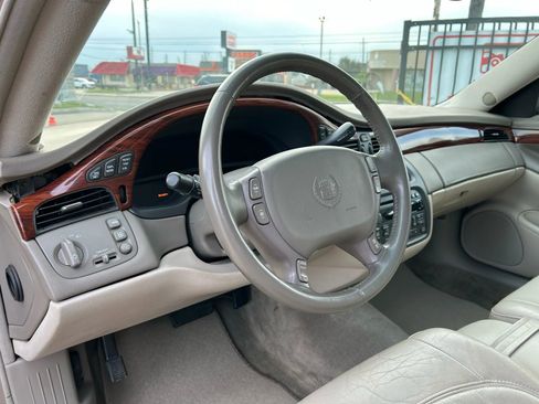 Used 2000 Cadillac De Ville Sedan w/ Comfort/Convenience Pkg image 10