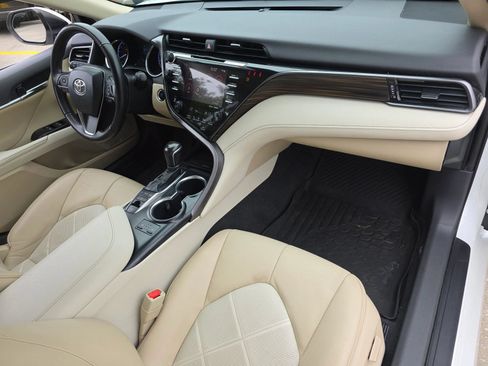 Used 2019 Toyota Camry XLE FWD image 29