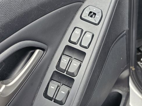 Used 2010 Hyundai Tucson GLS w/ Popular Equipment Pkg 2 image 16