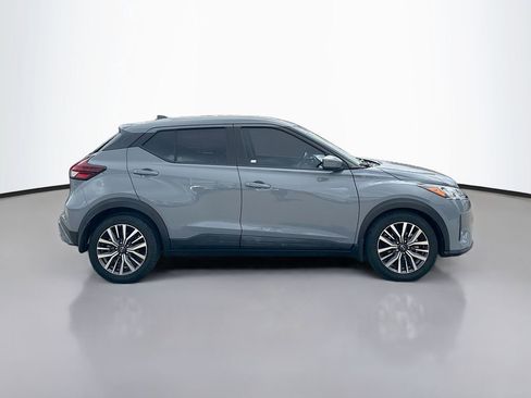 Used 2022 Nissan Kicks SV FWD image 8