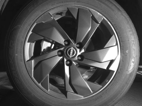 Used 2025 Nissan Rogue SV FWD image 12