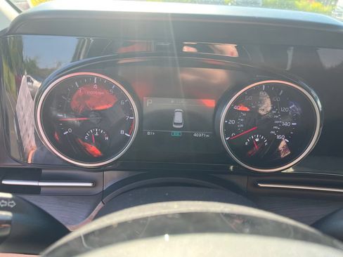 Used 2024 Kia Carnival EX FWD image 16