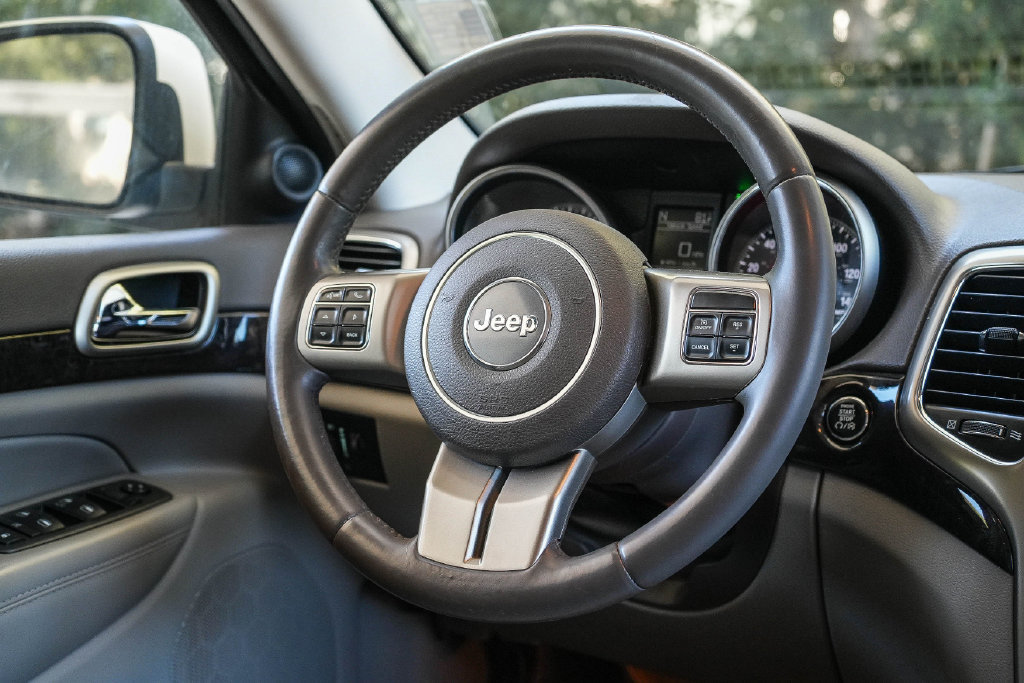 Used 2012 Jeep Grand Cherokee Laredo w/ Laredo E Group AWD/4WD image 15