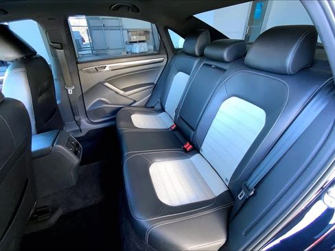 Used 2018 Volkswagen Passat GT image 21