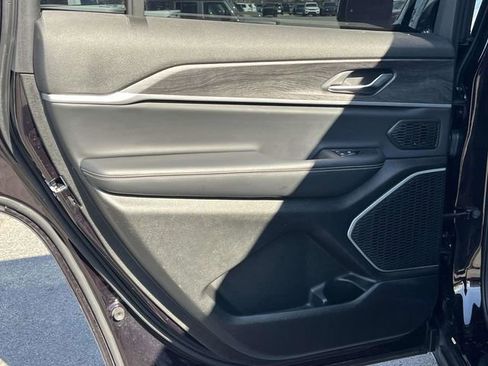 Used 2022 Jeep Grand Cherokee L Limited image 17