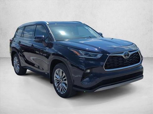 New 2026 Toyota Highlander Platinum AWD/4WD image 3