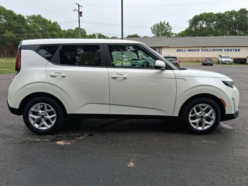Used 2024 Kia Soul LX w/ Option Group 015 FWD image 6