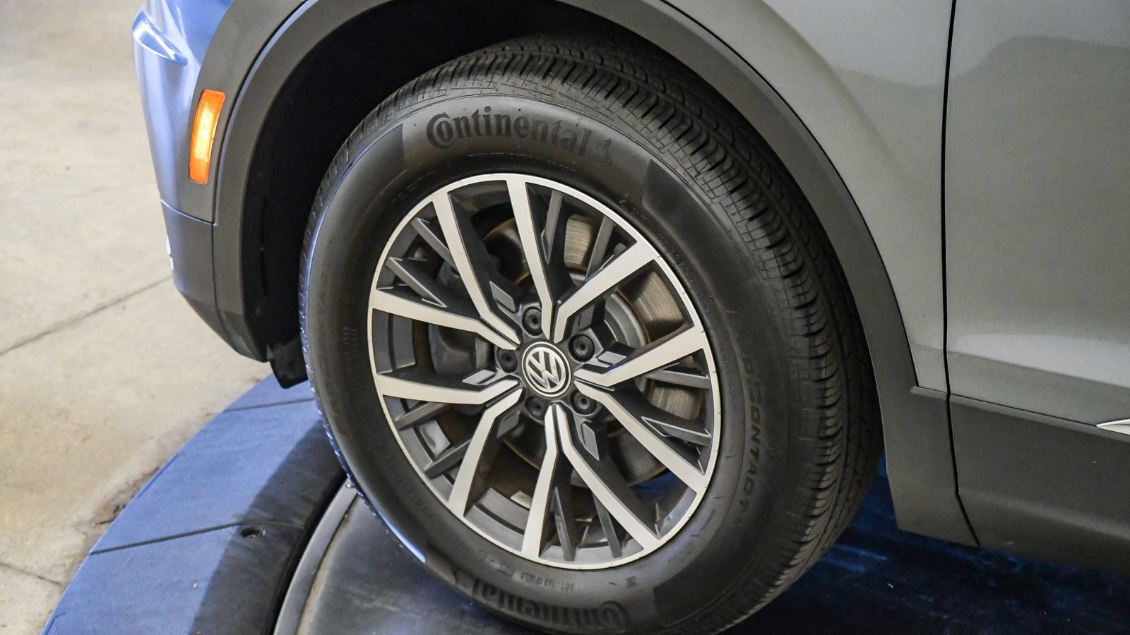 Used 2020 Volkswagen Tiguan SE FWD image 9