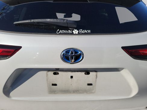 Used 2022 Toyota Highlander XLE FWD image 23