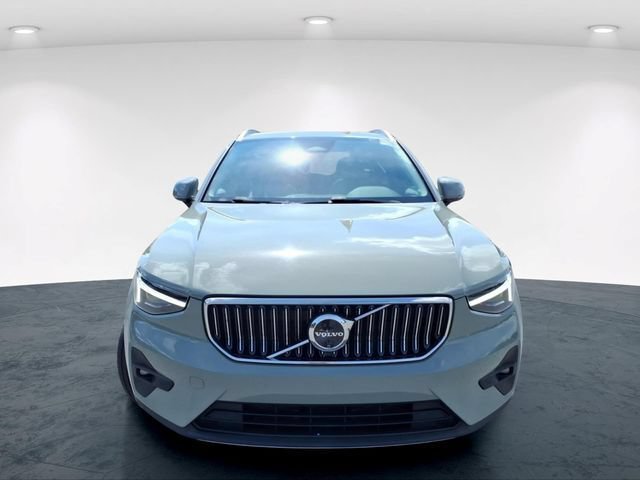 Used 2025 Volvo XC40 B5 Plus w/ Protection Package Premier AWD/4WD image 4