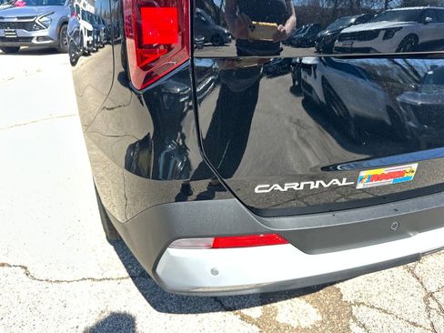 New 2026 Kia Carnival EX FWD image 36