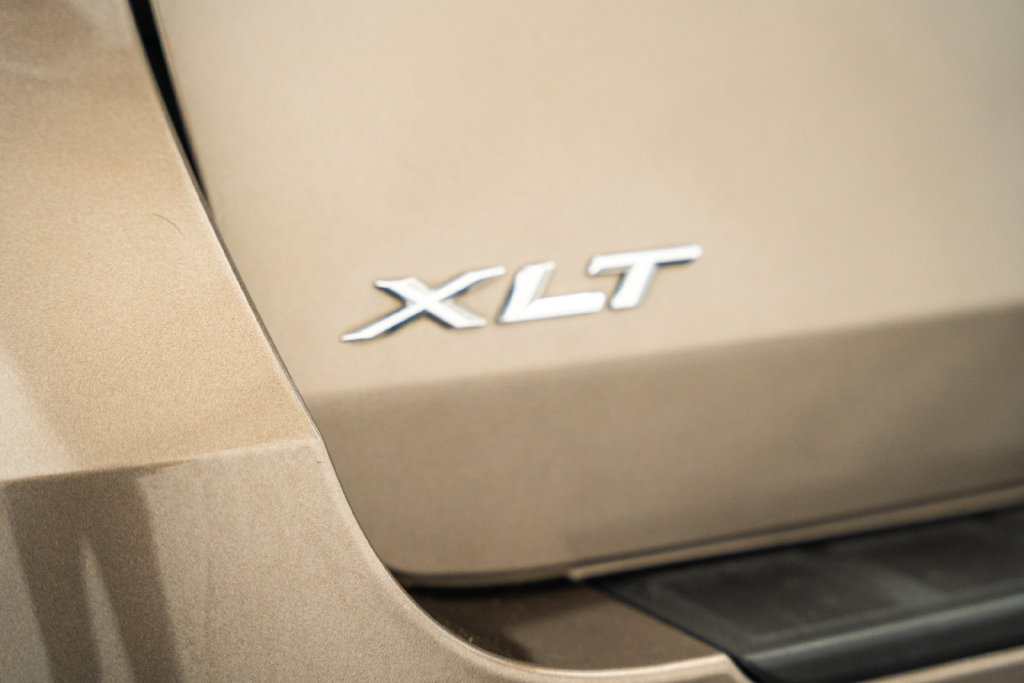 Used 2021 Ford Explorer XLT w/ Equipment Group 202A AWD/4WD image 10