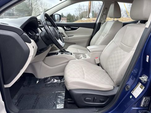 Used 2022 Nissan Rogue Sport SV w/ Technology Package image 29