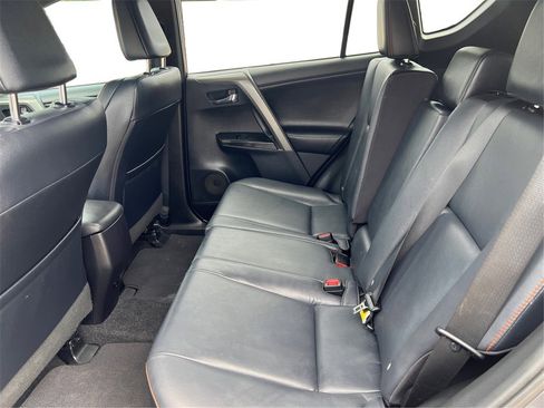 Used 2016 Toyota RAV4 SE image 11
