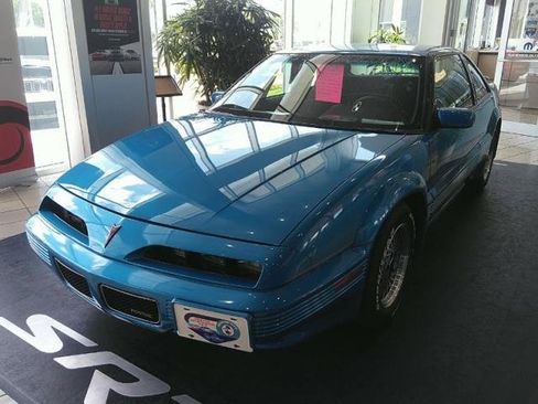 Used 1992 Pontiac Grand Prix SE FWD image 2