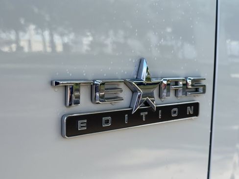 Used 2021 Chevrolet Tahoe LT w/ LT Signature Package RWD image 32