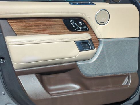 Used 2018 Land Rover Range Rover HSE image 14