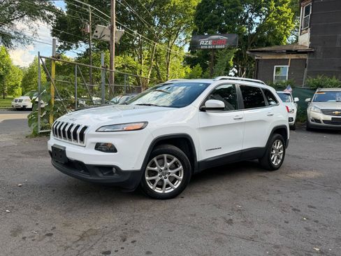 Used 2014 Jeep Cherokee Latitude FWD image 3