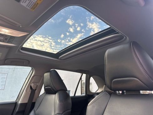 Used 2022 Toyota RAV4 XLE Premium image 27