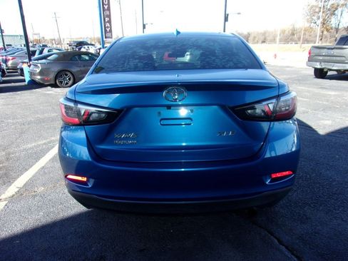 Used 2019 Toyota Yaris XLE image 5