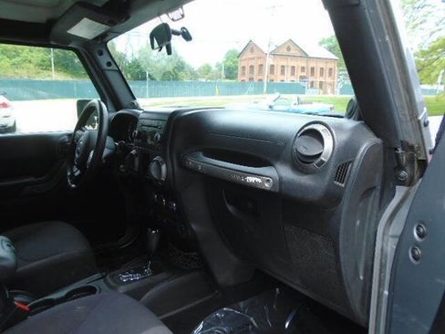 Used 2013 Jeep Wrangler Sport AWD/4WD image 13
