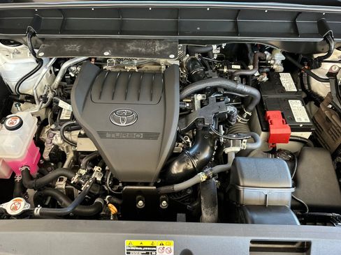 Used 2023 Toyota Highlander LE AWD/4WD image 34