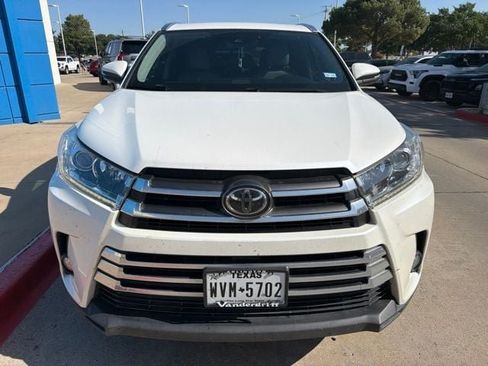 Used 2017 Toyota Highlander Limited FWD image 2